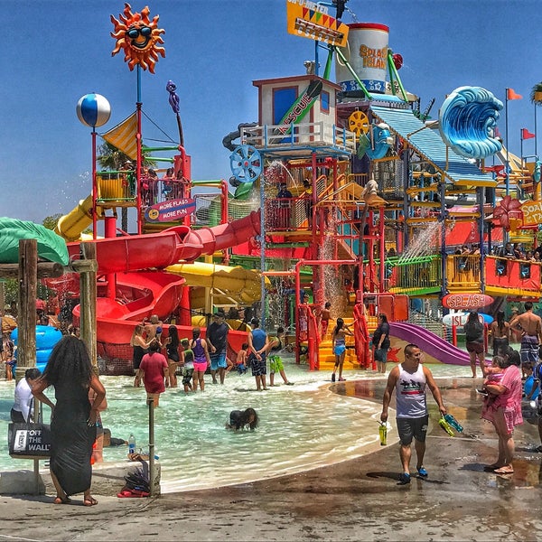 Photo taken at Hurricane Harbor Los Angeles by Closed on 7/24/2017