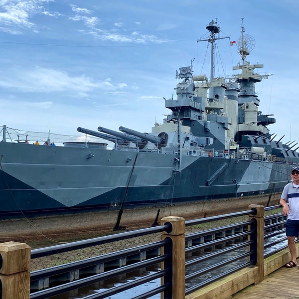 รูปภาพถ่ายที่ Battleship North Carolina โดย Jennifer D. เมื่อ 8/21/2020
