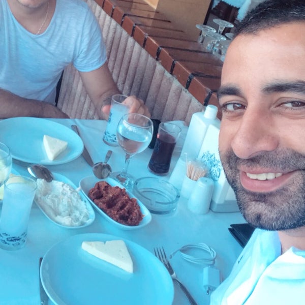 Das Foto wurde bei Dolphin Balık Restaurant von ALİ 💙💛 am 7/4/2020 aufgenommen