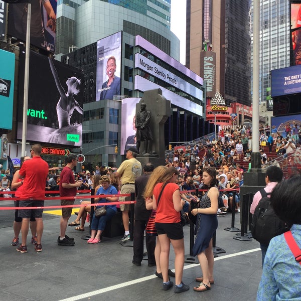 Foto diambil di Broadway @ Times Square Hotel oleh Gürsoy K. pada 7/3/2016