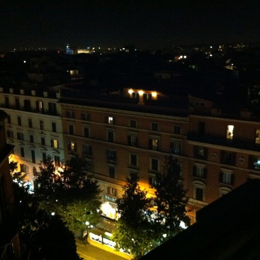 Das Foto wurde bei Rome Marriott Grand Hotel Flora von Luana C. am 11/26/2012 aufgenommen
