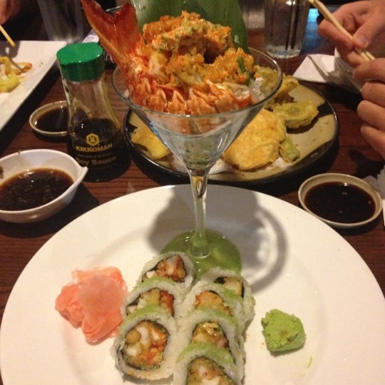 Снимок сделан в Tokyo Sushi Restaurant пользователем Lawrence G. 11/3/2012