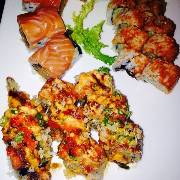 รูปภาพถ่ายที่ Azuki Sushi โดย Frances A. เมื่อ 7/12/2014