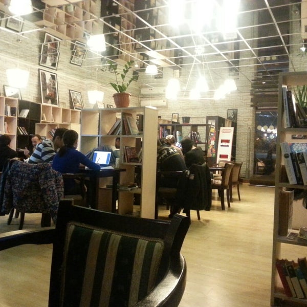 Снимок сделан в Bookcafe пользователем 👔 . 11/30/2014