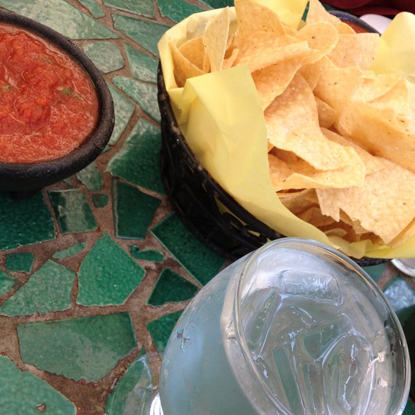 5/18/2013 tarihinde Molly J.ziyaretçi tarafından Las Campanas Mexican Cuisine &amp; Tequila Bar'de çekilen fotoğraf