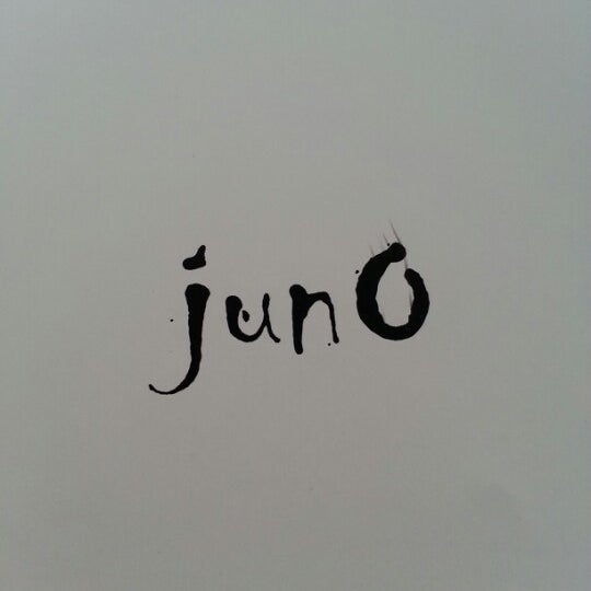 Foto tirada no(a) Juno Sushi Chicago por Jason C. em 1/29/2013