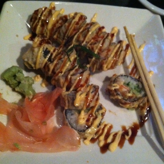 Снимок сделан в The Rack Sushi Bar &amp; Billiards Lounge пользователем Staci R. 9/29/2012