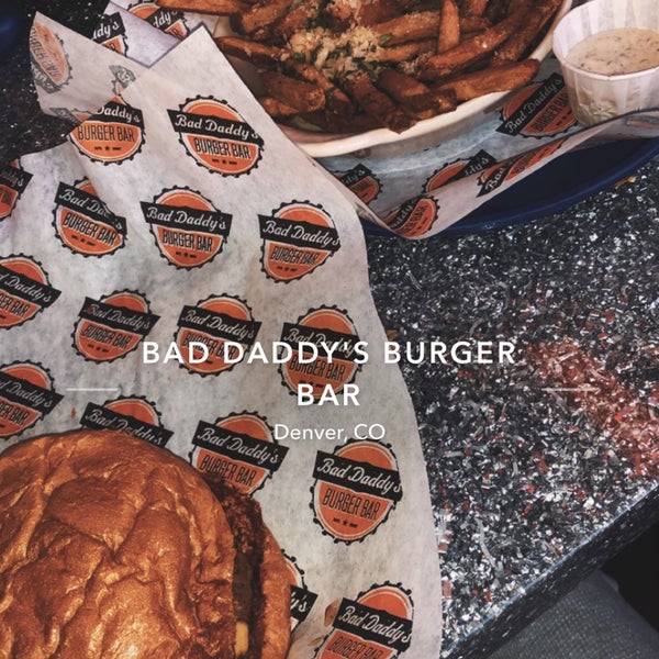 รูปภาพถ่ายที่ Bad Daddy&#39;s Burger Bar โดย 3A .. เมื่อ 12/13/2020
