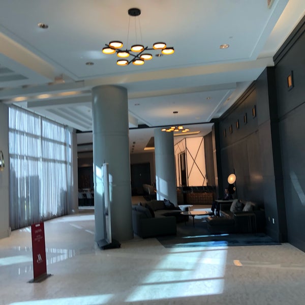 รูปภาพถ่ายที่ Bethesda North Marriott Hotel &amp; Conference Center โดย Soowan J. เมื่อ 10/21/2019