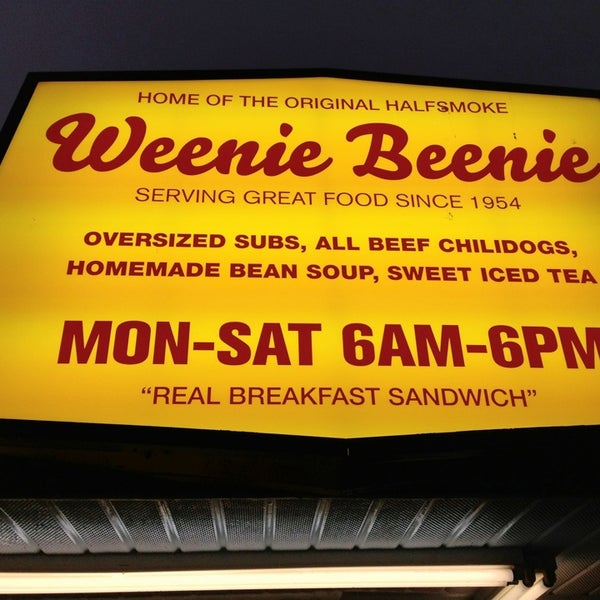 รูปภาพถ่ายที่ Weenie Beenie โดย Mick H. เมื่อ 1/4/2013