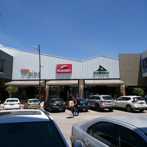 Foto tirada no(a) MULZA Outlet del Calzado por Uriel Z. em 7/15/2017