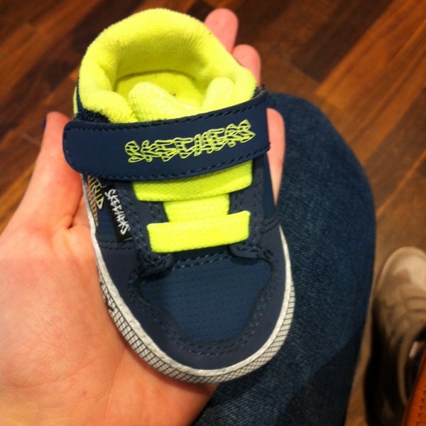 Skechers hotsell valley fair