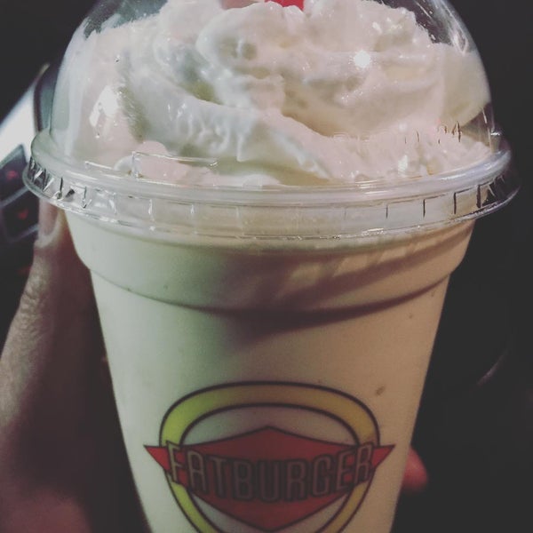 Photo taken at Fatburger by Alex D. on 1/22/2016