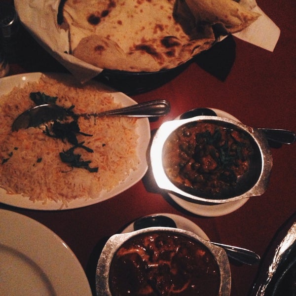 Foto tirada no(a) Little India Restaurant por Sasha O. em 6/9/2014
