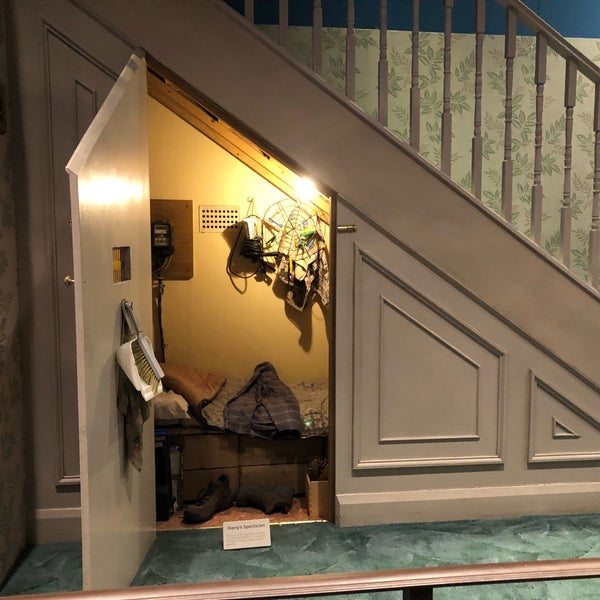 Foto tirada no(a) The Cupboard Under The Stairs por Tai K. em 9/3/2018