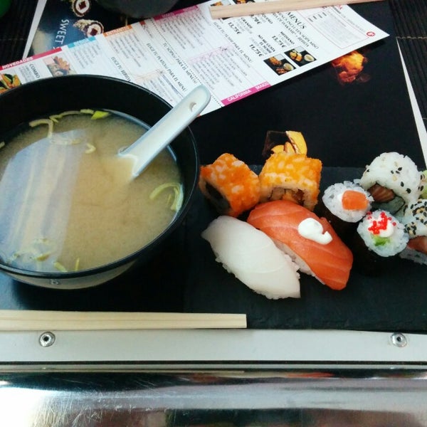 Foto diambil di Sushi Store Express oleh Mario M. pada 4/18/2014