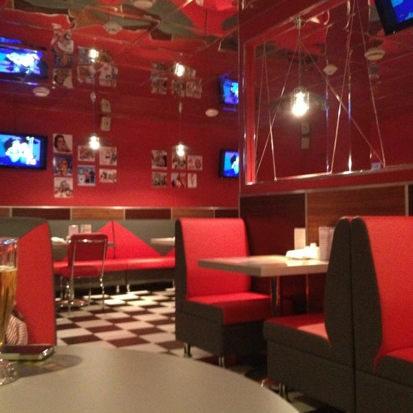 3/9/2013 tarihinde Игорь Р.ziyaretçi tarafından Diner &amp; Burger Bar'de çekilen fotoğraf