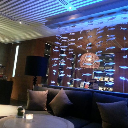 Photo prise au Reef Deli &amp; Wine Lounge par Mam S. le10/4/2012