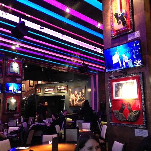 Foto diambil di Hard Rock Cafe Santiago oleh Jorge M. pada 5/10/2013