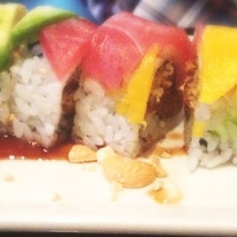 รูปภาพถ่ายที่ The One Sushi + โดย Pat R. เมื่อ 6/8/2013