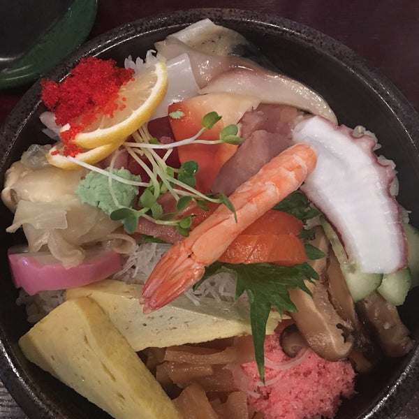 Снимок сделан в Shibuya Sushi Bar &amp; Grill пользователем Minhjamin H. 2/3/2017
