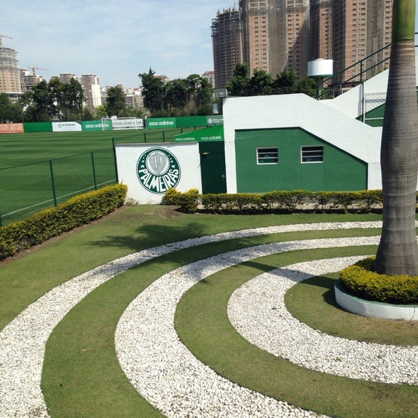 9/7/2014 tarihinde Tati L.ziyaretçi tarafından Academia de Futebol 1 (S. E. Palmeiras)'de çekilen fotoğraf