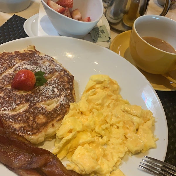Photo taken at Terrace Pointe Cafe by Clauz B. on 12/14/2019