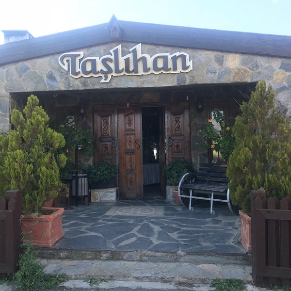 Photo taken at Taşlıhan Restaurant by Harika Ş. on 11/12/2018