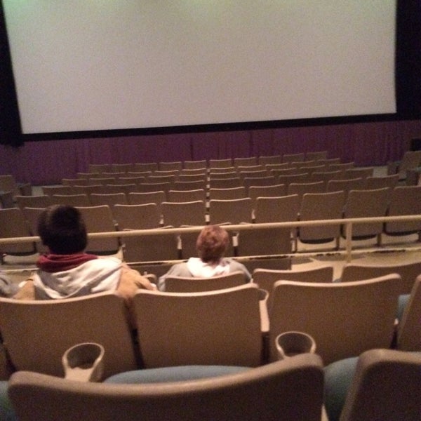 รูปภาพถ่ายที่ Odyssey Fond du Lac 8 Theatre โดย Steven A. เมื่อ 5/2/2014