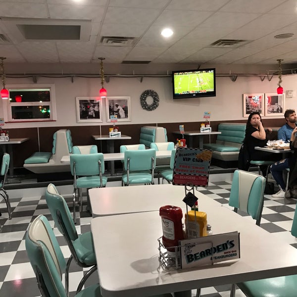 Photo taken at Bearden&#39;s Restaurant by Andrew B. on 4/30/2020