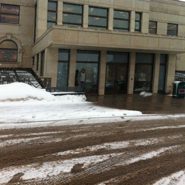 2/27/2013にBjørnがPeter White Public Libraryで撮った写真