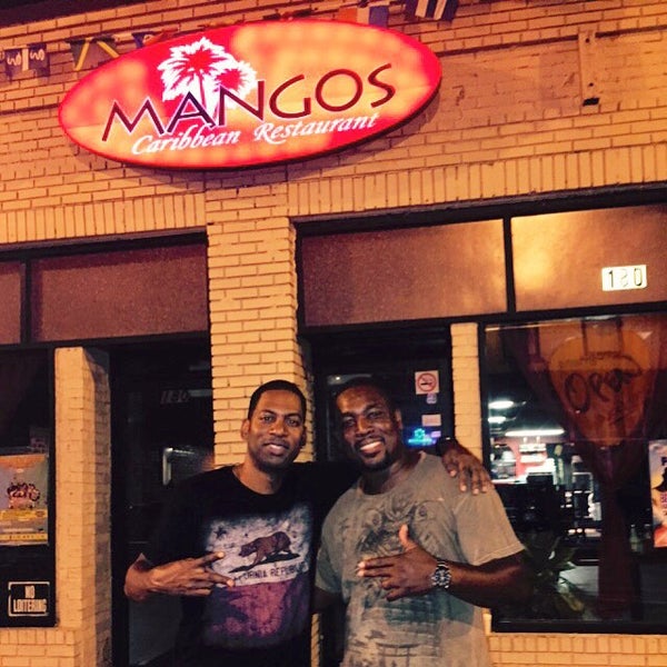 Foto diambil di Mangos Caribbean Restaurant oleh Matthew &quot;True&quot; N. pada 7/16/2015