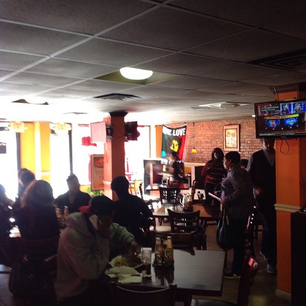 2/6/2015 tarihinde Matthew &quot;True&quot; N.ziyaretçi tarafından Mangos Caribbean Restaurant'de çekilen fotoğraf