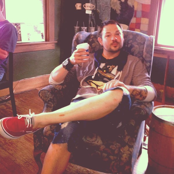 Photos at Leaves And Beans Roasting Company (LnB Coffee) 9 tips from