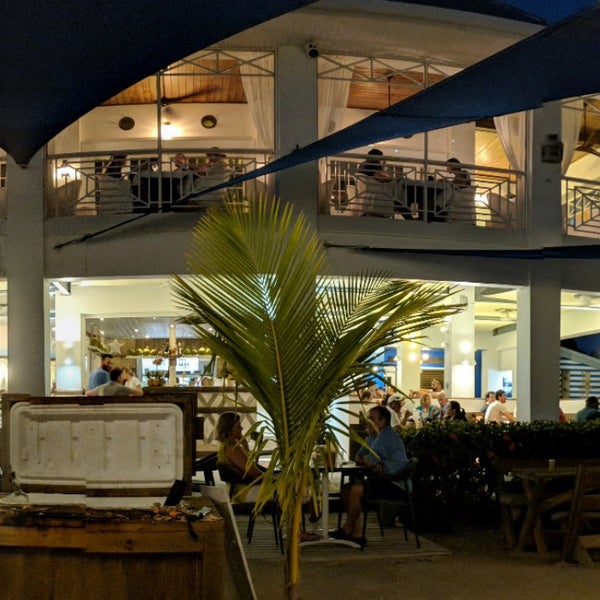 Photo prise au Kaibo restaurant . beach bar . marina par Mike P. le12/30/2018