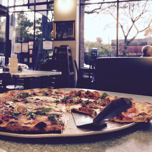 10/26/2016 tarihinde Steven L.ziyaretçi tarafından Nick&#39;s Pizza'de çekilen fotoğraf