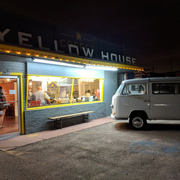10/1/2018 tarihinde Nick B.ziyaretçi tarafından Yellow House Coffee'de çekilen fotoğraf