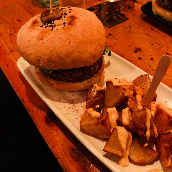 Das Foto wurde bei Vegan CatBar von Michiel v. am 1/6/2018 aufgenommen