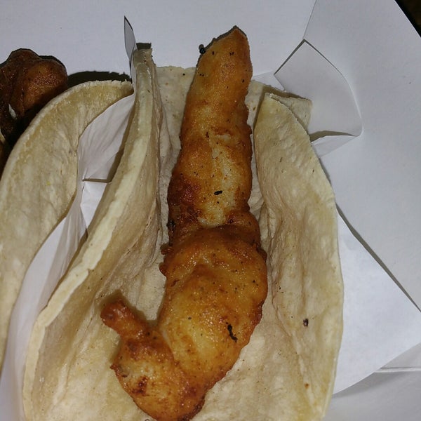 6/30/2017에 Michael F.님이 Best Fish Taco in Ensenada에서 찍은 사진