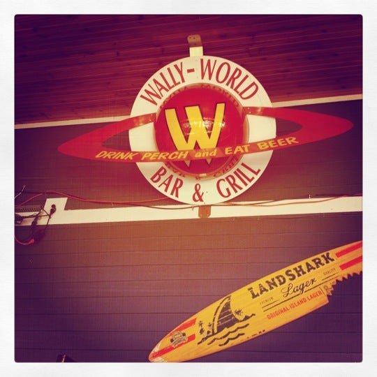 7/13/2012にKarlaがWally&#39;s Bar &amp; Grillで撮った写真