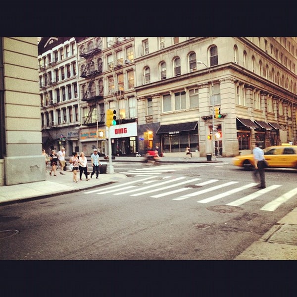 Photo prise au Green Spaces NYC par Nikelii B. le7/19/2012