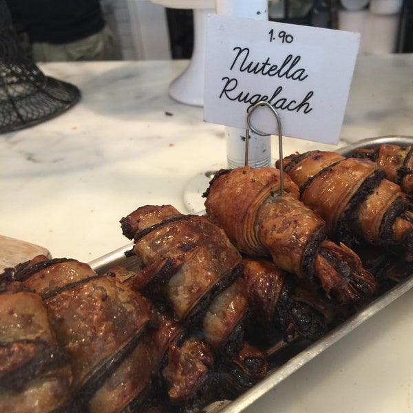 Great little spot offering solid coffee drinks, tasty sandwiches and ✨amazing✨ baked goods. After I had this nutella rugelach I blacked out for 10 minutes. That good.