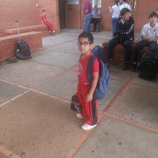 Photos At U E Liceo Los Robles High School In Maracaibo