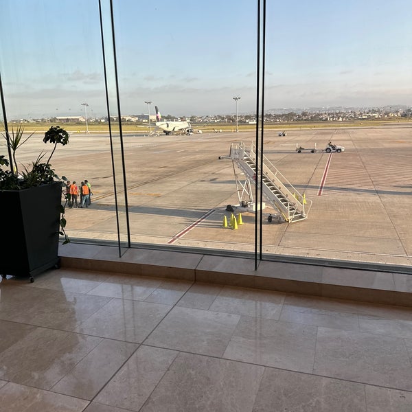 Foto diambil di Aeropuerto Internacional de Tijuana (TIJ) oleh Fer V. pada 4/20/2024