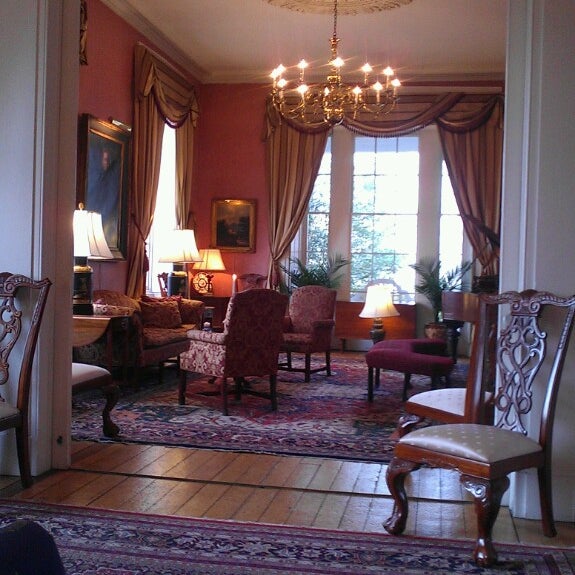 Foto scattata a Antrim 1844 Country House Hotel da Anna T. il 4/11/2014