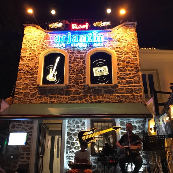 Photo taken at Arjantin Cafe Bistro by Atanur Ö. on 8/24/2018