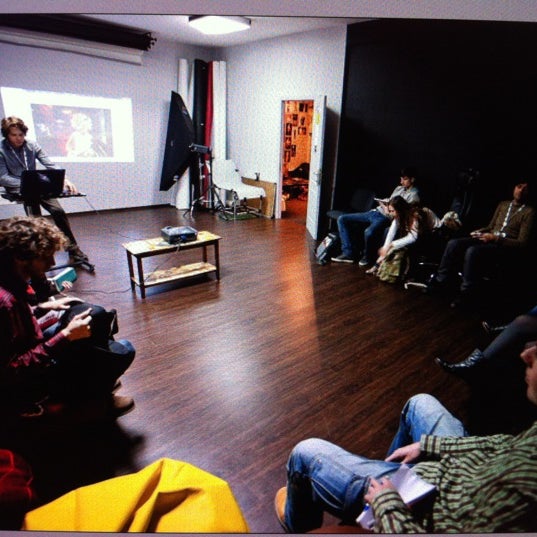 รูปภาพถ่ายที่ Syndicate Production โดย Roma L. เมื่อ 11/21/2012