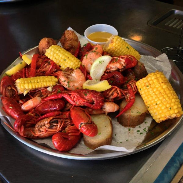 Снимок сделан в Beachside Seafood Restaurant &amp; Market пользователем Beachside Seafood Restaurant &amp; Market 1/9/2017