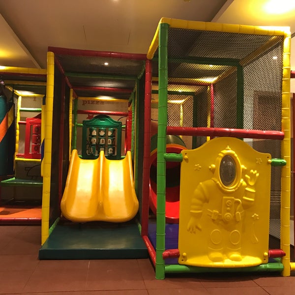 المطعم مناسب للعوائل مع الاطفال، توجد غرفة ألعاب.