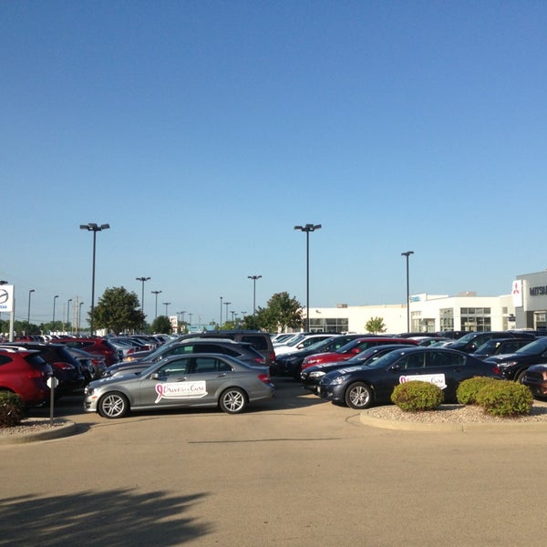 Photo taken at Bergstrom Victory Lane Imports (Hyundai, Mazda, Mitsubishi &amp; Nissan) by Scott on 8/16/2013